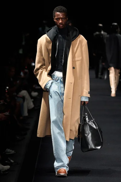 Look 4
